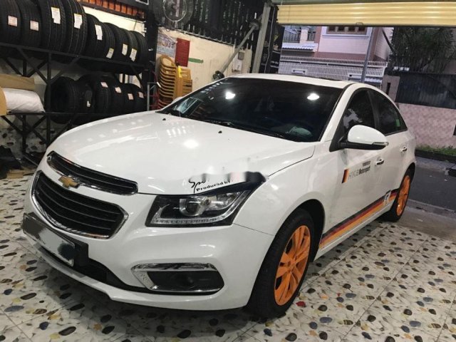 Cần bán xe Chevrolet Cruze năm sản xuất 2017, màu trắng xe gia đình xe nguyên bản0