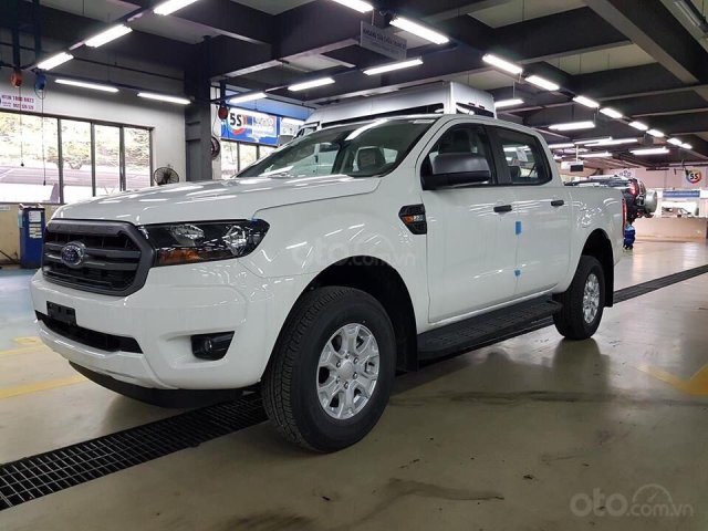 Bán ô tô Ford Ranger XLS AT 2019, màu trắng, xe nhập, giá tốt, giao xe luôn