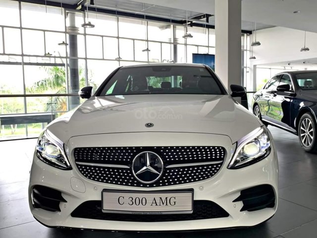 Mercedes C300 AMG mới 2019, Phú Mỹ Hưng giao ngay khuyến mãi tốt