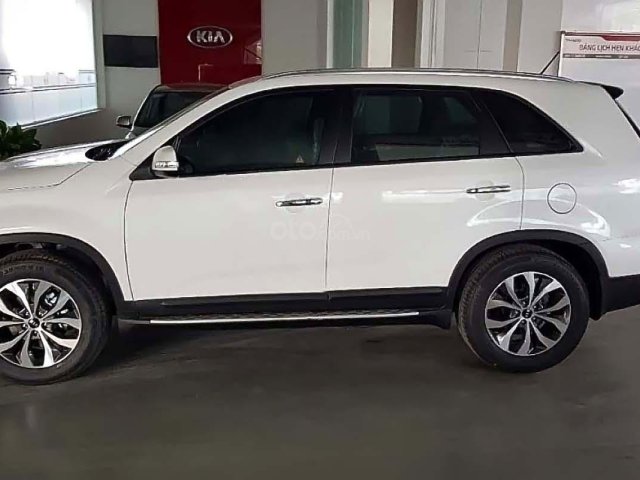 Bán xe Kia Sorento 2.4 GAT Delu sản xuất 2019, màu trắng0