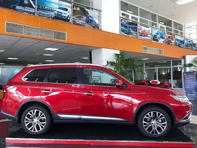 Bán xe Mitsubishi Outlander đời 2019, màu đỏ, giá 807tr0