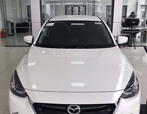 Mazda Quảng Ngãi bán xe Mazda 2 đời 2019, màu trắng, nhập khẩu