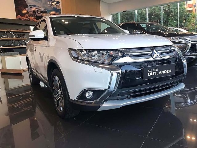 Cần bán Mitsubishi Outlander 2.4 CVT Premium năm 2018, màu trắng, giá tốt