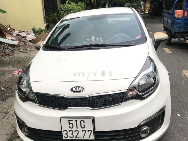 Cần bán gấp Kia Rio sản xuất 2017, màu trắng, nhập khẩu nguyên chiếc0