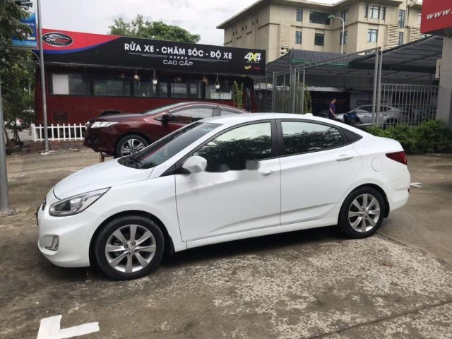 Cần bán gấp Hyundai Accent MT sản xuất năm 2014, màu trắng, xe nhập