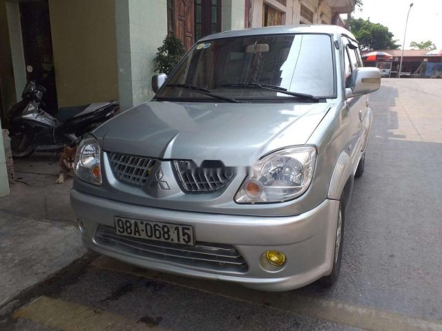 Cần bán gấp Mitsubishi Jolie đời 2004, màu bạc, giá chỉ 126 triệu