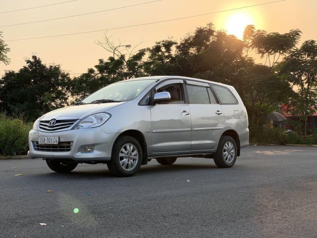 Cần bán gấp Toyota Innova G đời 2010, màu bạc, nhập khẩu, 339tr