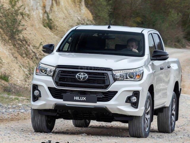 Cần bán Toyota Hilux năm sản xuất 2019, màu trắng, nhập khẩu nguyên chiếc0