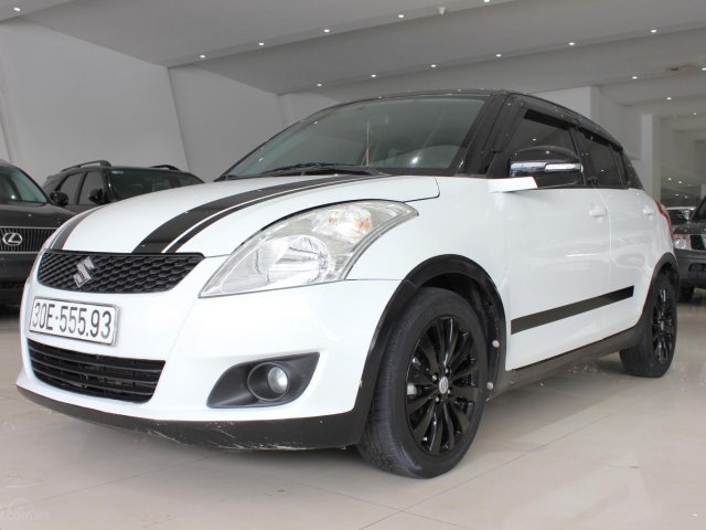 Cần bán Suzuki Swift 1.4AT sx 2016, số tự động, màu trắng, xe đẹp, giá còn TL