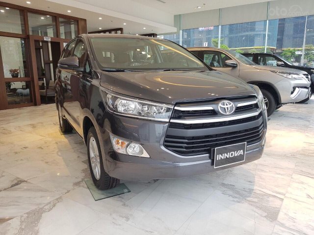 Bán xe Toyota Innova 2.0E, hỗ trợ lệ phí trước bạ, trả góp chỉ 150 triệu, lãi suất 0%. LH 0973 160 5190