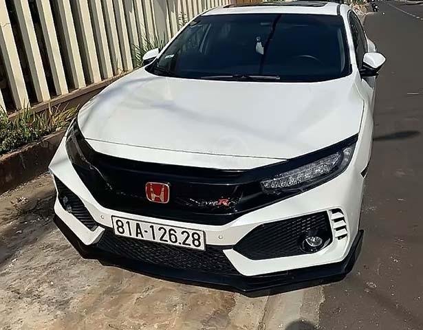 Cần bán Honda Civic 1.5L Vtec Turbo sản xuất 2017, màu trắng, xe nhập0