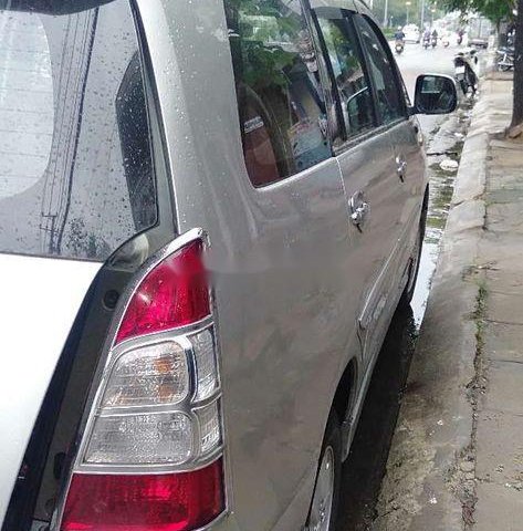 Cần bán xe Toyota Innova 2012, màu bạc, 410 triệu0