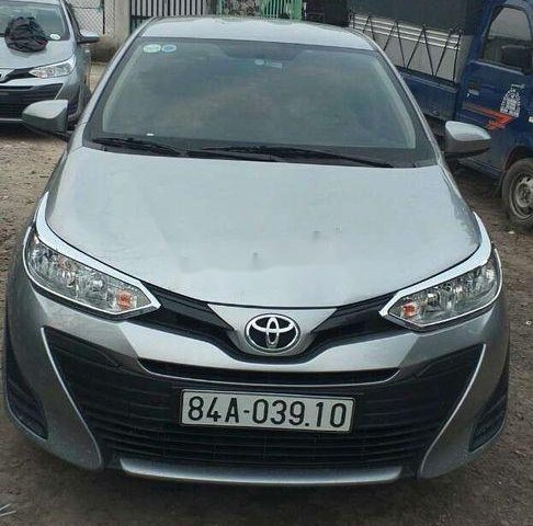 Cần bán Toyota Vios đời 2018, màu bạc xe nguyên bản