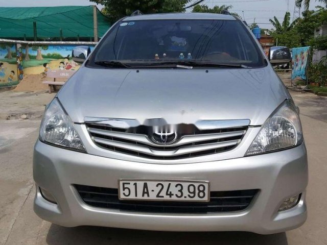 Bán Toyota Innova năm 2011, màu bạc, số sàn, 365 triệu