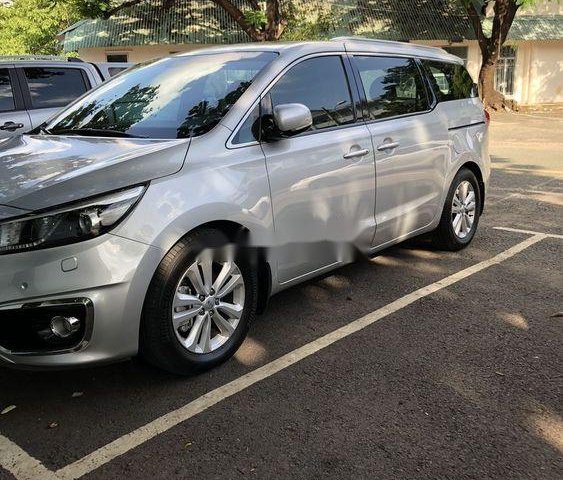 Cần bán lại xe Kia Sedona AT đời 2016 số tự động0