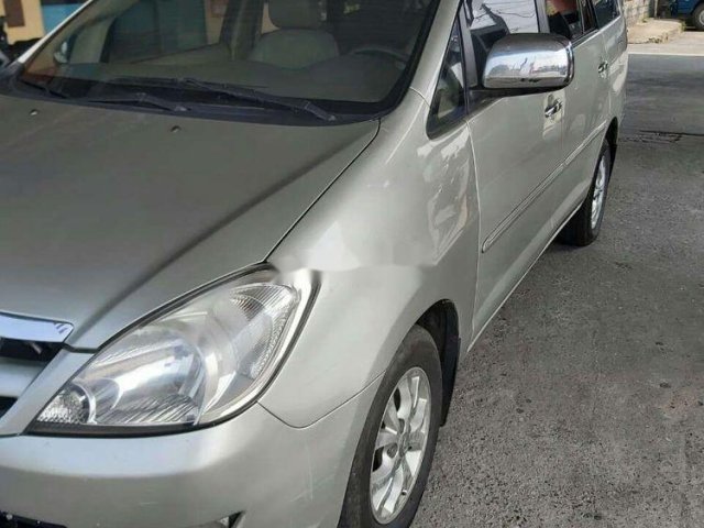 Bán xe Toyota Innova sản xuất 2007, màu bạc xe nội thất còn tốt