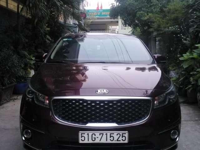 Cần bán xe Kia Sedona 2.2 DATH năm sản xuất 2017, màu đỏ