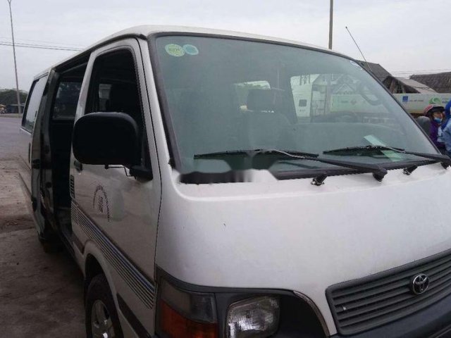 Bán Toyota Hiace sản xuất 2005, màu trắng, nhập khẩu chính hãng