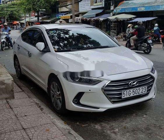 Cần bán Hyundai Elantra sản xuất năm 2017, màu trắng xe nguyên bản0