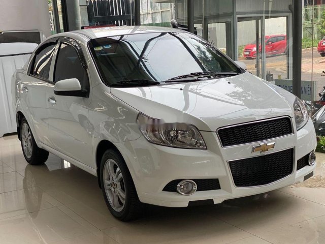 Bán Chevrolet Aveo đời 2018, màu trắng, xe nhập số sàn, mới 98%