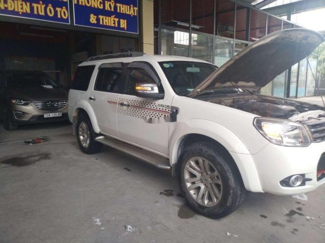 Cần bán gấp Ford Everest AT đời 2014, màu trắng, xe nhập chính chủ