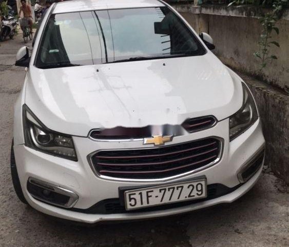 Cần bán gấp Chevrolet Cruze sản xuất 2016, màu trắng0