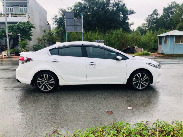 Cần bán lại xe Kia Cerato MT đời 2018, màu trắng0