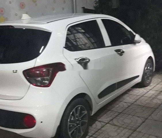 Bán Hyundai Grand i10 năm 2019, màu trắng xe gia đình