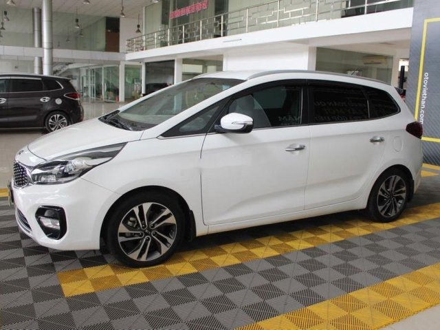 Bán Kia Rondo GAT 2.0AT sản xuất năm 2017, màu trắng còn mới 