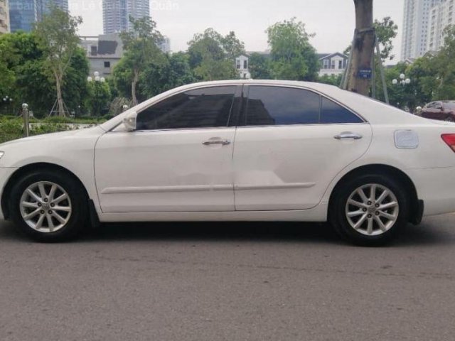 Cần bán xe Toyota Camry 2.0 đời 2010, màu trắng, nhập khẩu nguyên chiếc, giá chỉ 540 triệu0