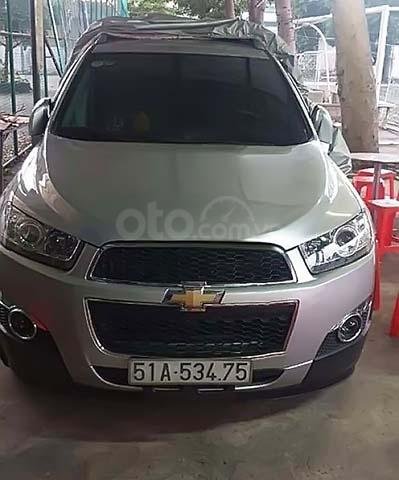 Cần bán lại xe Chevrolet Captiva LT 2.4 MT 2013, màu bạc còn mới giá cạnh tranh0