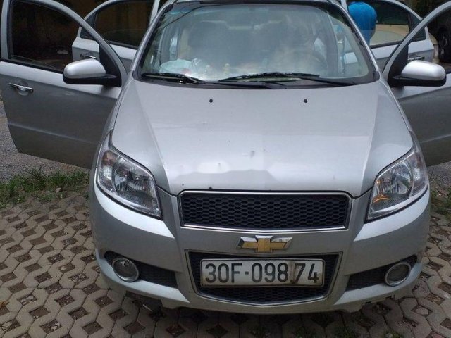 Bán xe Chevrolet Aveo năm 2017, màu bạc, giá 300tr0