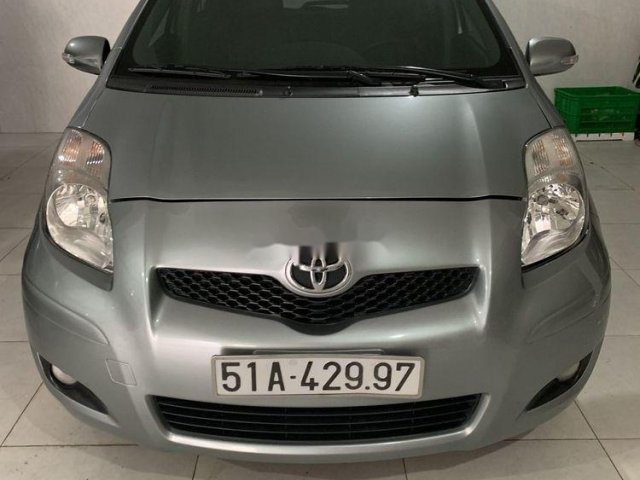 Cần bán lại xe Toyota Yaris đời 2012, màu bạc như mới