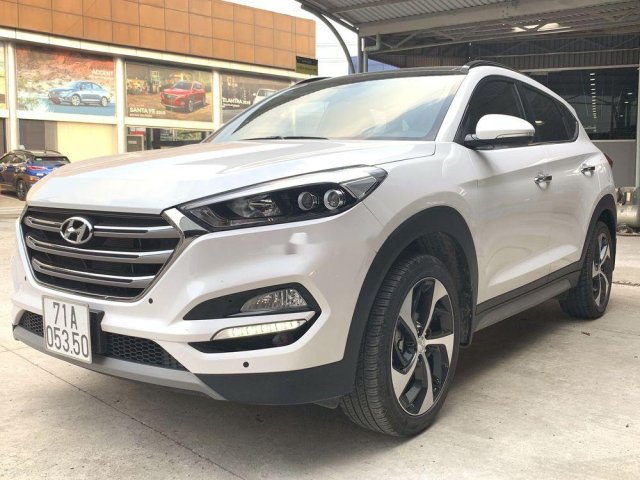 Bán Hyundai Tucson Turbo đời 2018, màu trắng  