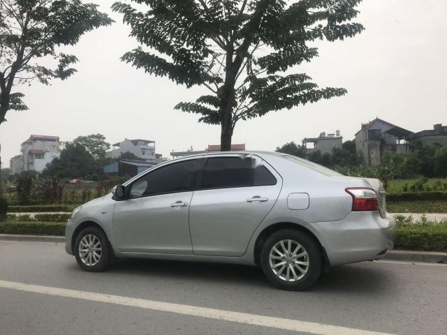 Cần bán xe Toyota Vios đời 2011, màu bạc, giá 228tr