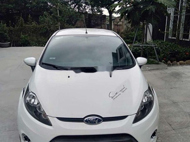 Cần bán lại xe Ford Fiesta 1.6AT đời 2012, màu trắng xe gia đình