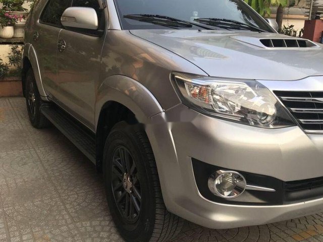 Bán xe Toyota Fortuner năm sản xuất 2016, màu bạc, số sàn