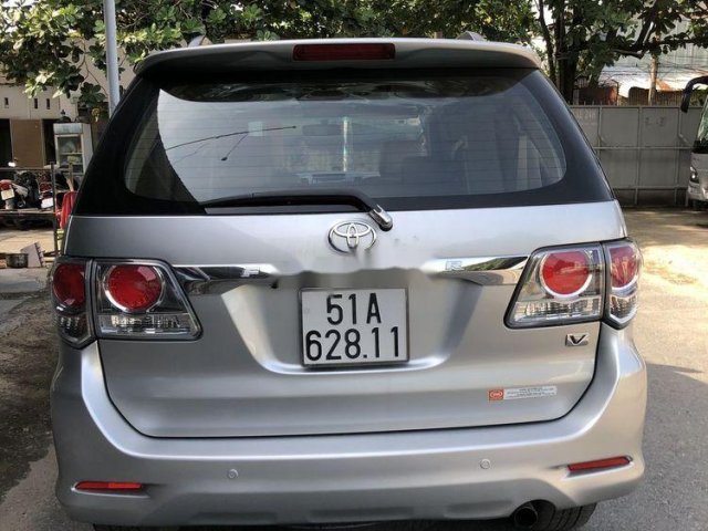 Bán Toyota Fortuner AT năm 2013, màu bạc giá tốt