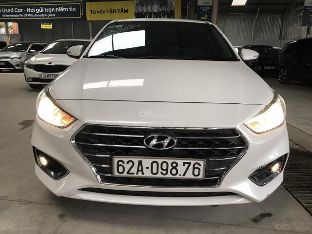 Bán ô tô Hyundai Accent 1.4MT 2018 màu trắng, xe gia đình0