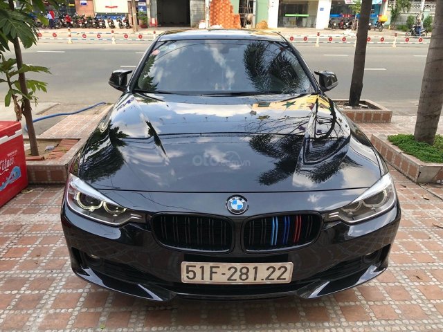 Bán xe BMW 320i 2015, màu đen