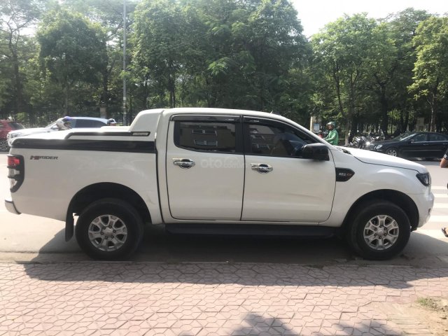 Bán ô tô Ford Ranger XLS AT sản xuất năm 2017, màu trắng, nhập khẩu bảo dưỡng định kì trong hãng LH 0967664648