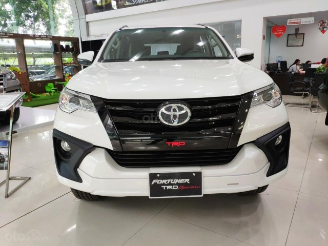 Toyota Hà Đông - Bán nhanh chiếc xe Toyota Fortuner sản xuất 2019, màu trắng - Có sẵn xe - Giao nhanh