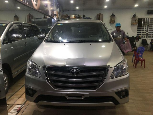 Cần bán gấp Toyota Innova đời 2014, màu bạc, số tự động