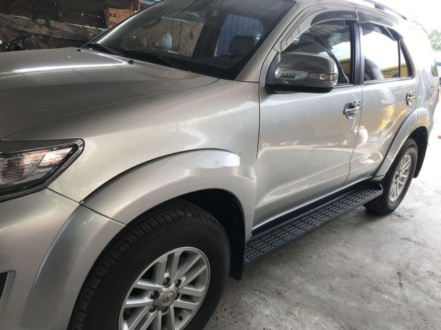 Cần bán Toyota Fortuner năm 2013, màu bạc, nhập khẩu nguyên chiếc chính chủ0