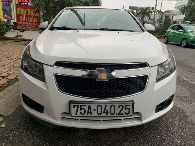 Bán Chevrolet Cruze năm sản xuất 2014, màu trắng còn mới0