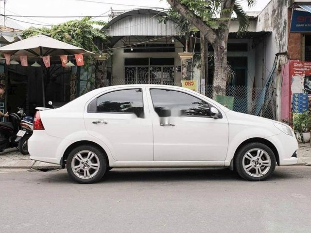 Cần bán Chevrolet Aveo AT sản xuất năm 2016, màu trắng0