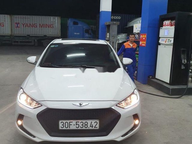 Bán Hyundai Elantra năm sản xuất 2018, màu trắng, 615 triệu0