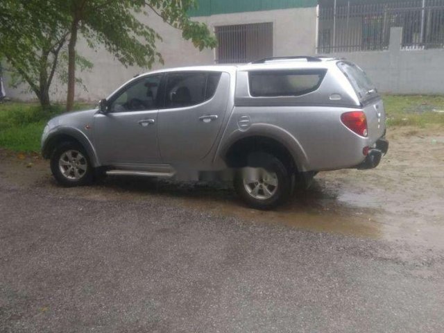 Bán Mitsubishi Triton MT đời 2009, màu bạc, nhập khẩu nguyên chiếc, giá chỉ 285 triệu