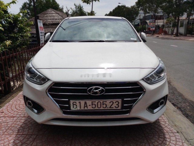 Bán Hyundai Accent sản xuất 2018, màu trắng, nhập khẩu 