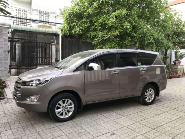 Bán xe Toyota Innova năm 2019, màu bạc, giá tốt